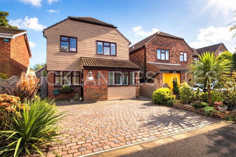 Bearwood Close, Potters Bar, EN6 5HJ