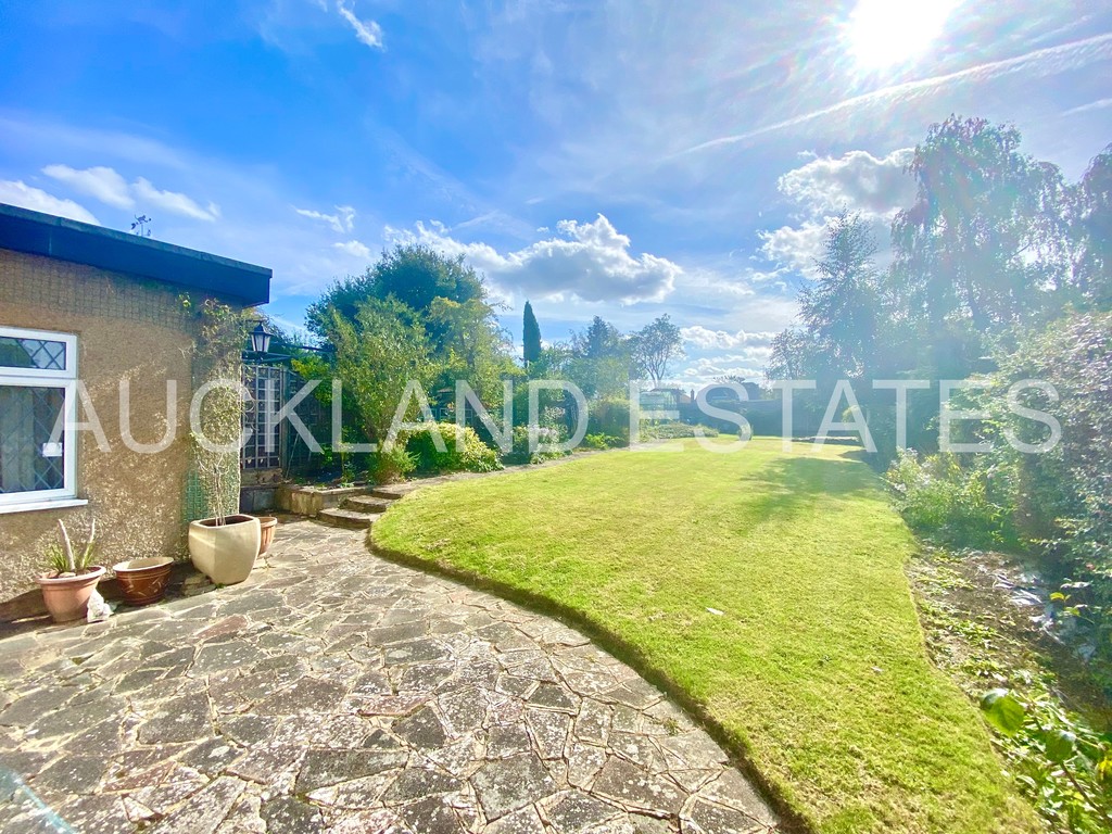 Ladbrooke Drive, Potters Bar, EN6 1QP Auckland Estates Limited