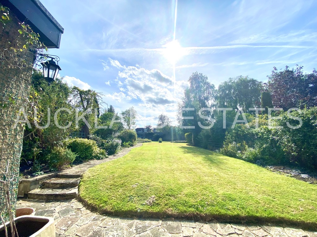 Ladbrooke Drive, Potters Bar, EN6 1QP Auckland Estates Limited