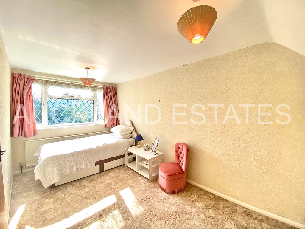 Ladbrooke Drive, Potters Bar, EN6 1QP Auckland Estates Limited