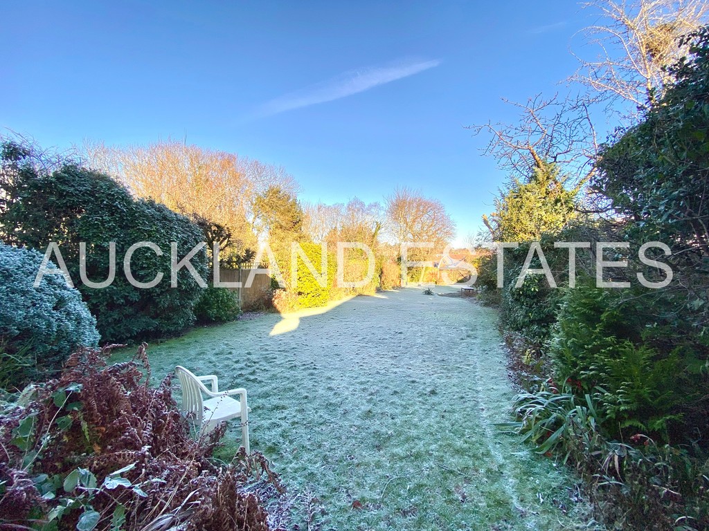 Ladbrooke Drive, Potters Bar, EN6 1QW Auckland Estates Limited