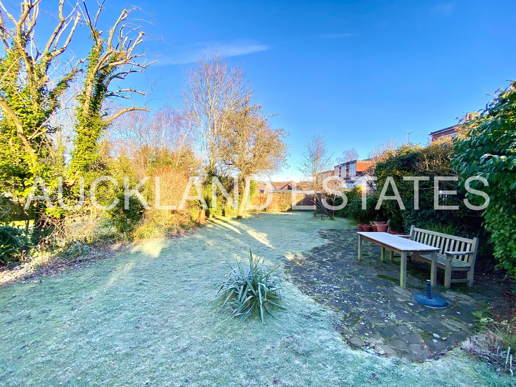 Ladbrooke Drive, Potters Bar, EN6 1QW Auckland Estates Limited