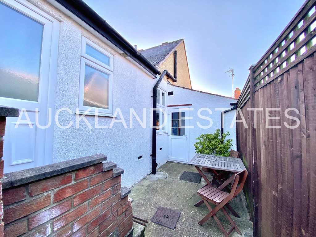 Ladbrooke Drive, Potters Bar, EN6 1QW Auckland Estates Limited
