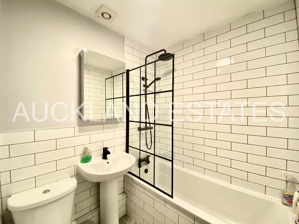 Oakfield Close, Potters Bar, EN6 2BE Auckland Estates Limited