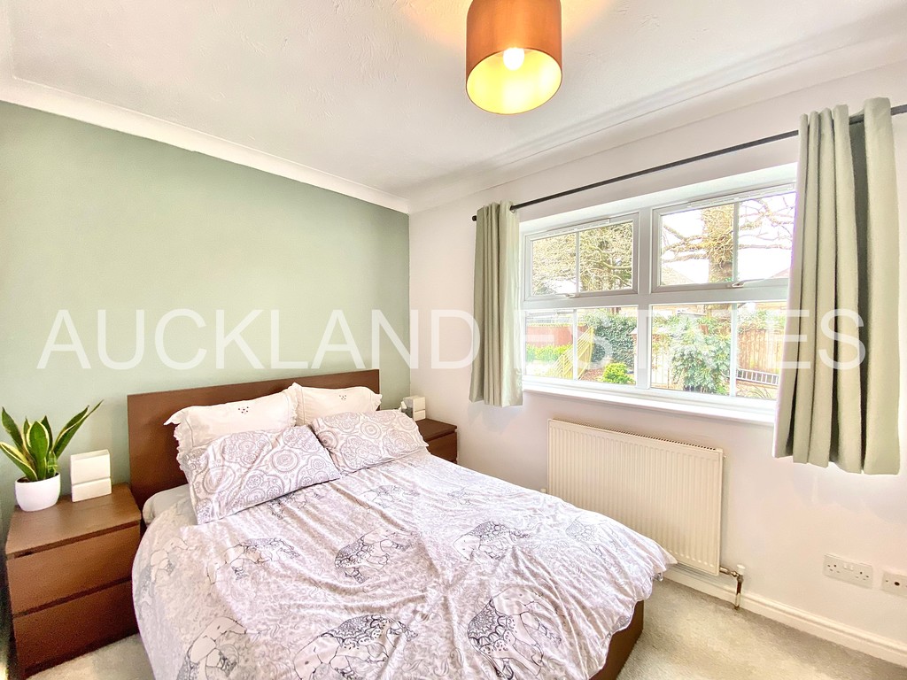 Oakfield Close, Potters Bar, EN6 2BE Auckland Estates Limited