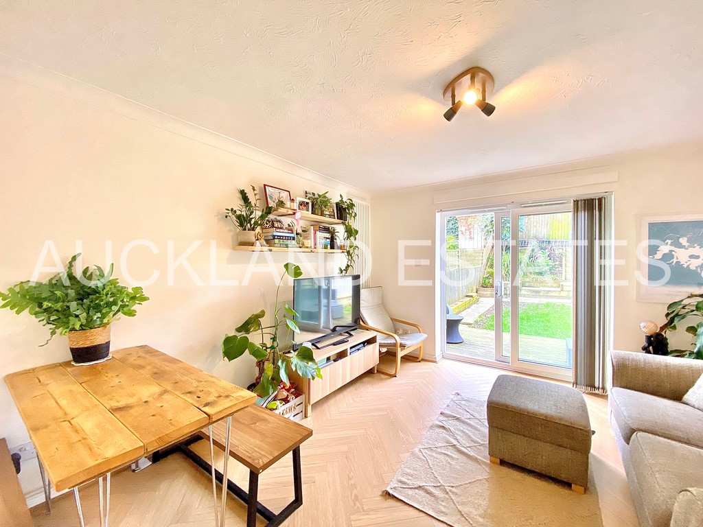 Oakfield Close, Potters Bar, EN6 2BE Auckland Estates Limited