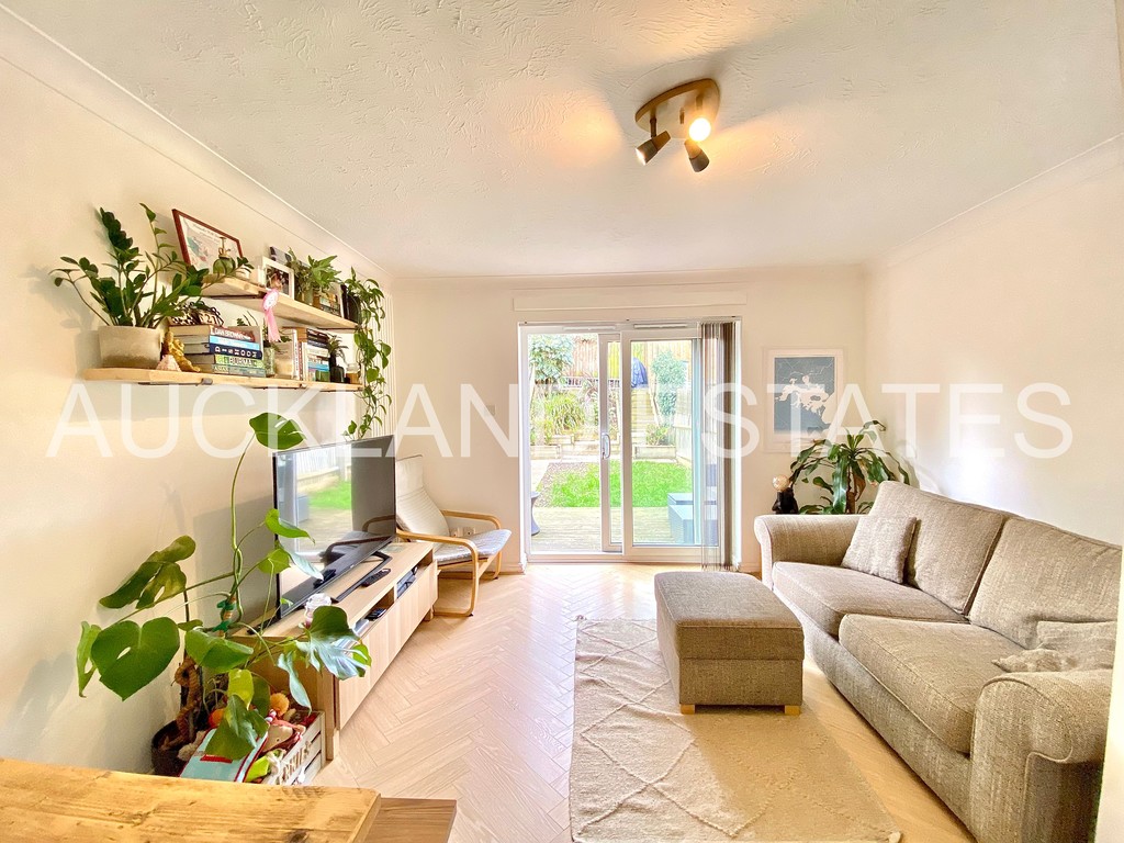 Oakfield Close, Potters Bar, EN6 2BE Auckland Estates Limited