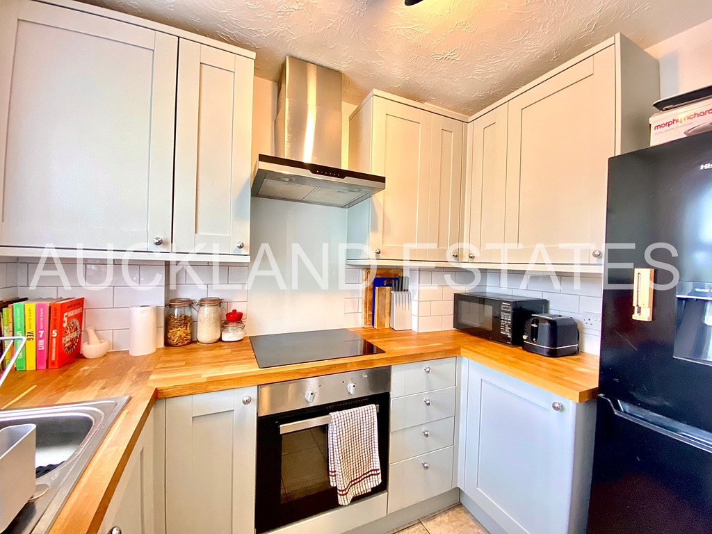 Oakfield Close, Potters Bar, EN6 2BE Auckland Estates Limited