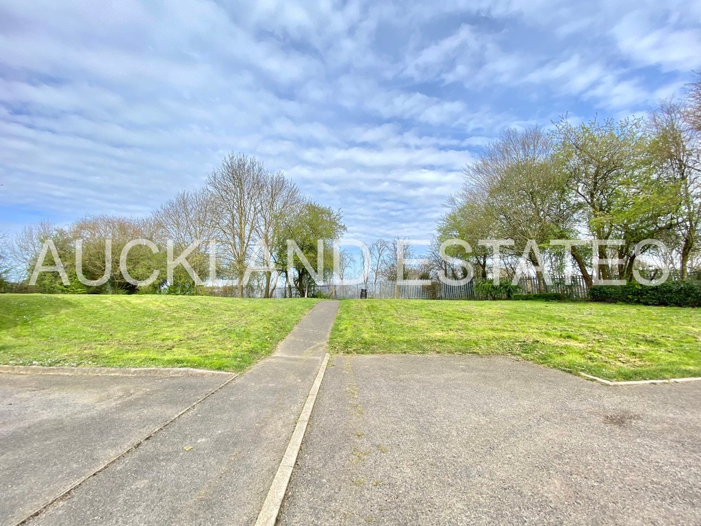 Oakfield Close, Potters Bar, EN6 2BE Auckland Estates Limited