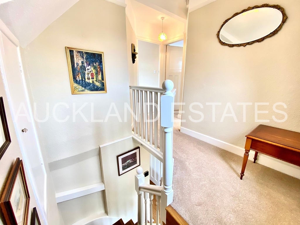 Byng Drive, Potters Bar, EN6 1UR Auckland Estates Limited