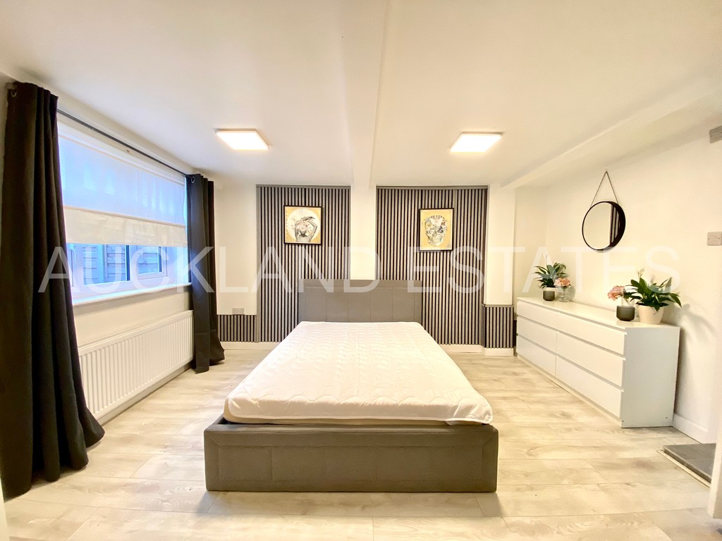 10, Park Avenue, Potters Bar, EN6 5EJ