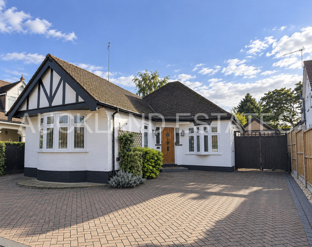 Elmroyd Avenue, Potters Bar, EN6 2EE