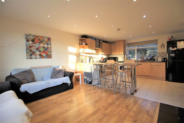 Chace Avenue, Potters Bar, EN6 5LZ
