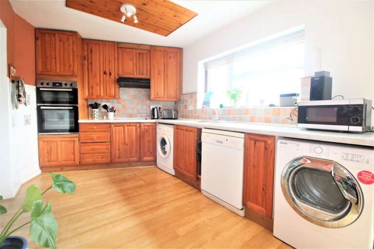 Auckland Road, Potters Bar, EN6 3HS
