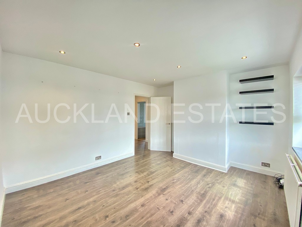 Ritz Court, Potters Bar, EN6 1UE