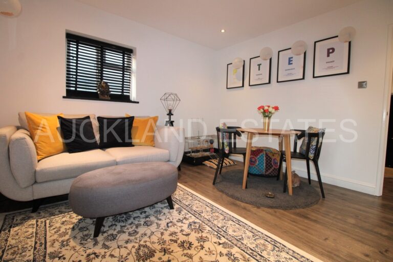 Ritz Court, Potters Bar, EN6 1UE