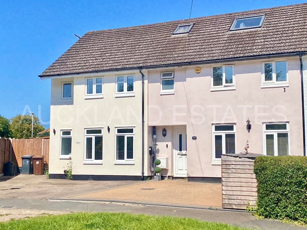 Dugdale Hill Lane, Potters Bar, EN6 2DE