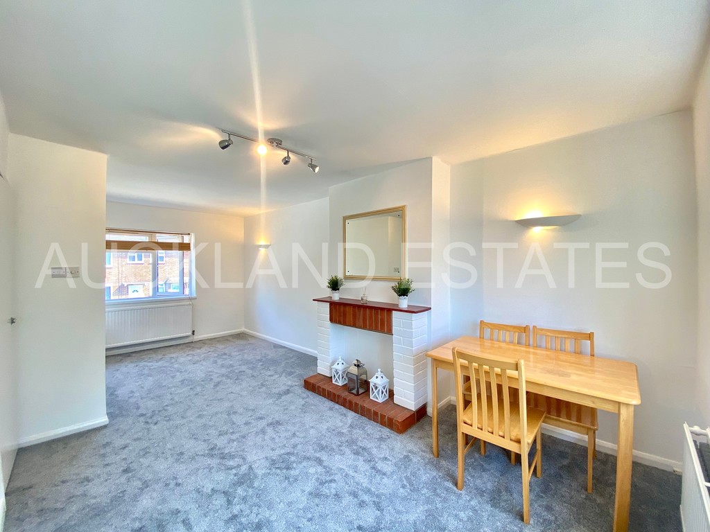 Ritz Court, Potters Bar, EN6 1UE