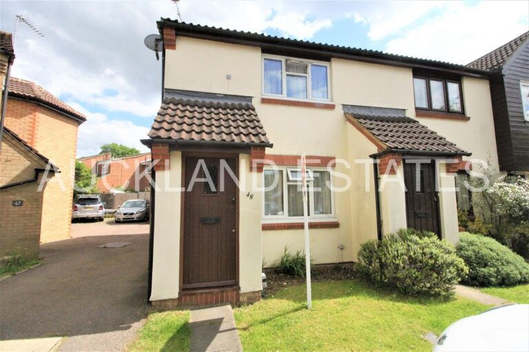 Nash Close, Welham Green, AL9 7NN