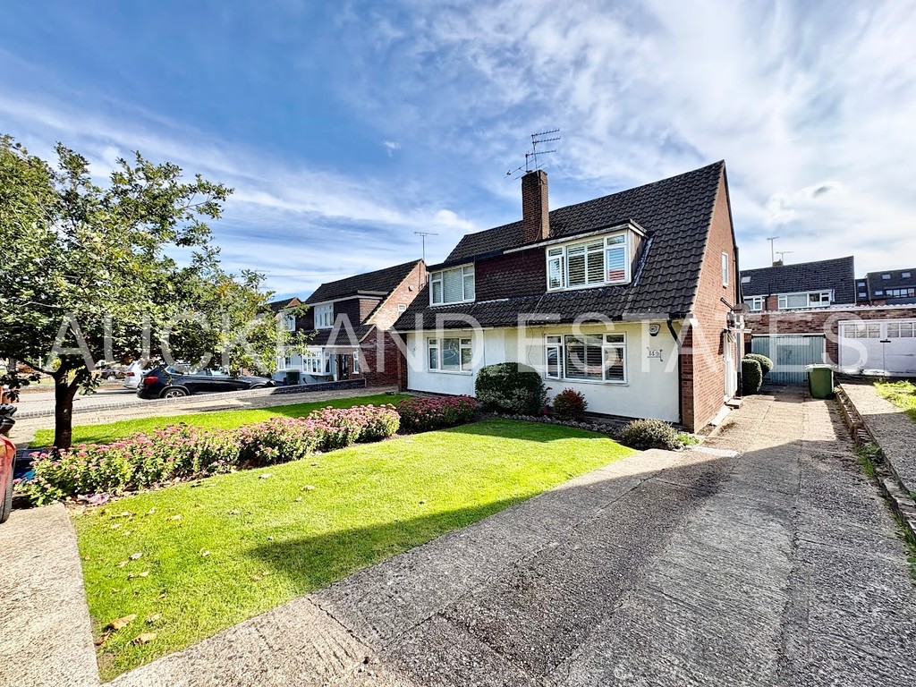 Dugdale Hill Lane, Potters Bar, EN6 2DF