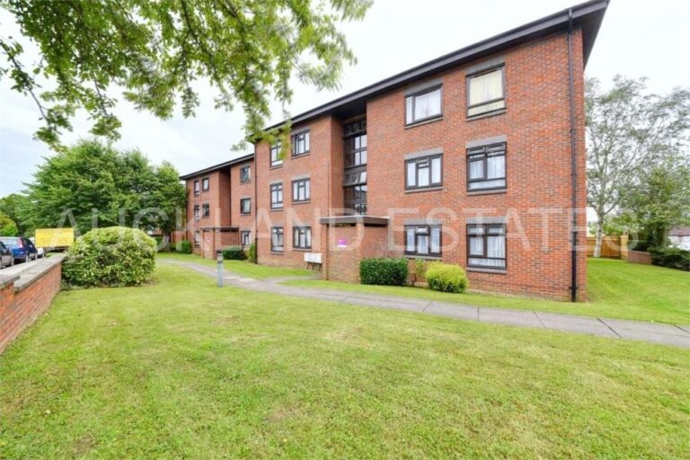 Friern Park, London, N12 9LL