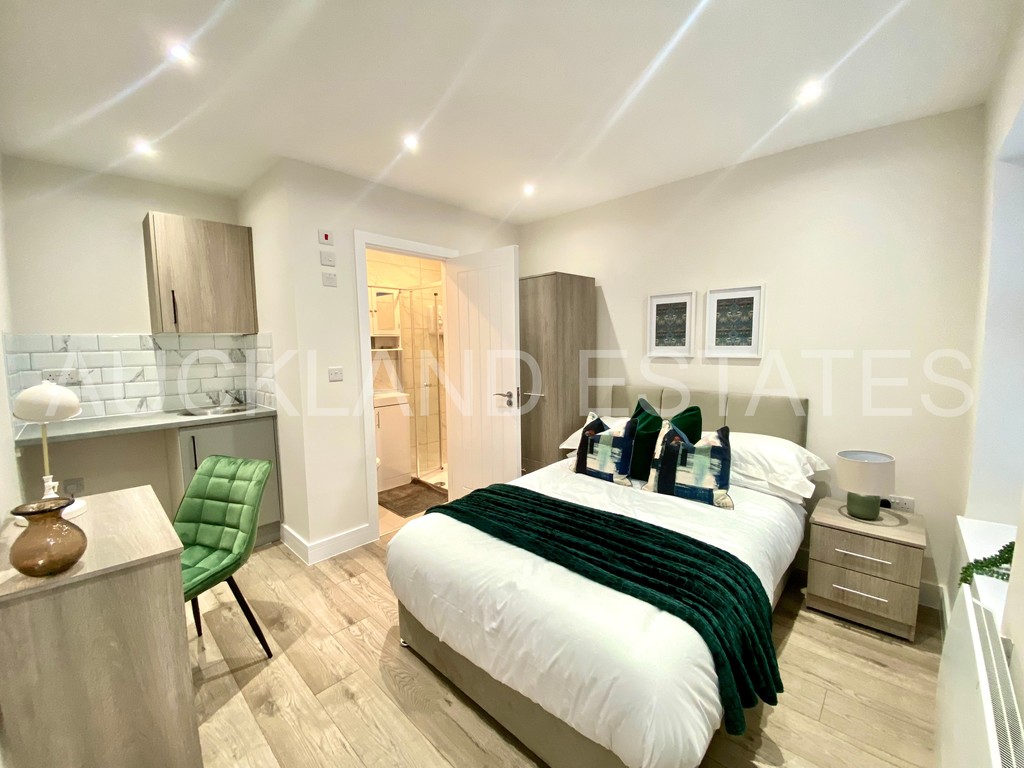 Oakmere Avenue, Potters Bar, EN6 5EF