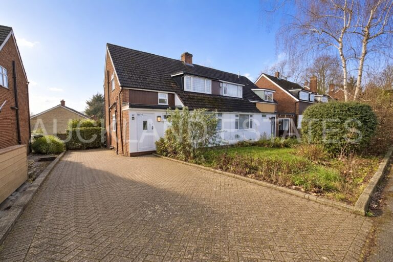Trewenna Drive, Potters Bar, EN6 5JW