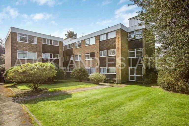 Heathfield Close, Potters Bar, EN6 1SR