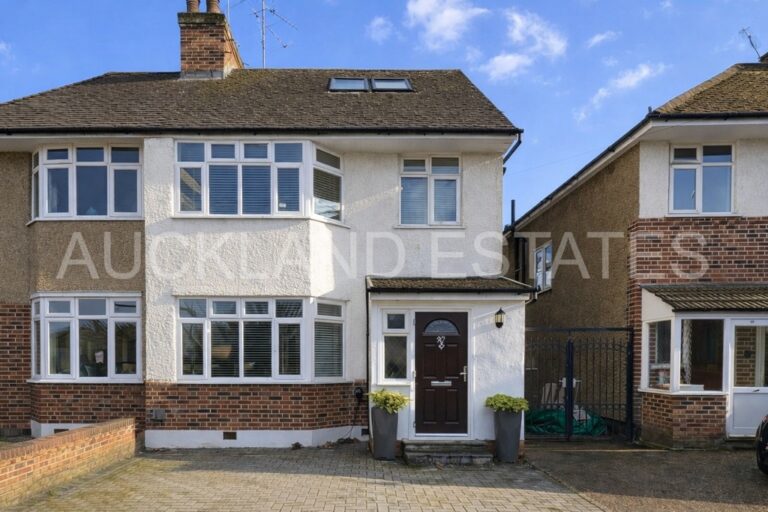 97, Dugdale Hill Lane, Potters Bar, EN6 2DR