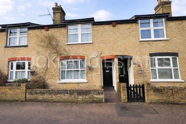 Blanche Lane, South Mimms, EN6 3LD