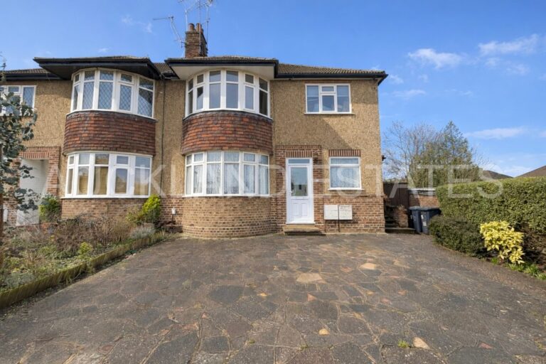 Aberdale Gardens, Potters Bar, EN6 2JW