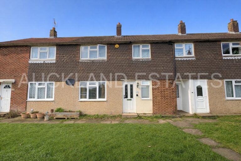 Holly Drive, Potters Bar, EN6 2QL