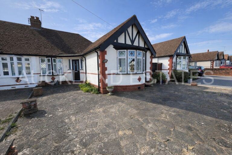 Oakroyd Avenue, Potters Bar, EN6 2EH