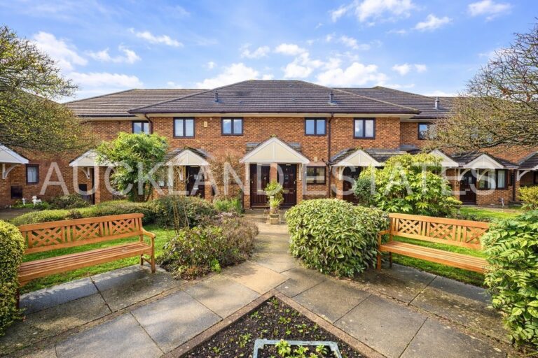 Weston Close, Potters Bar, EN6 2BQ