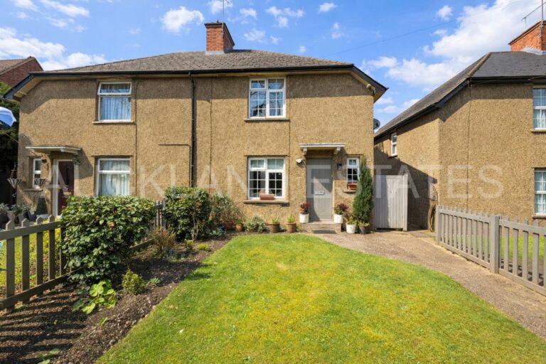 Taylers Cottages, Potters Bar, EN6 3LL
