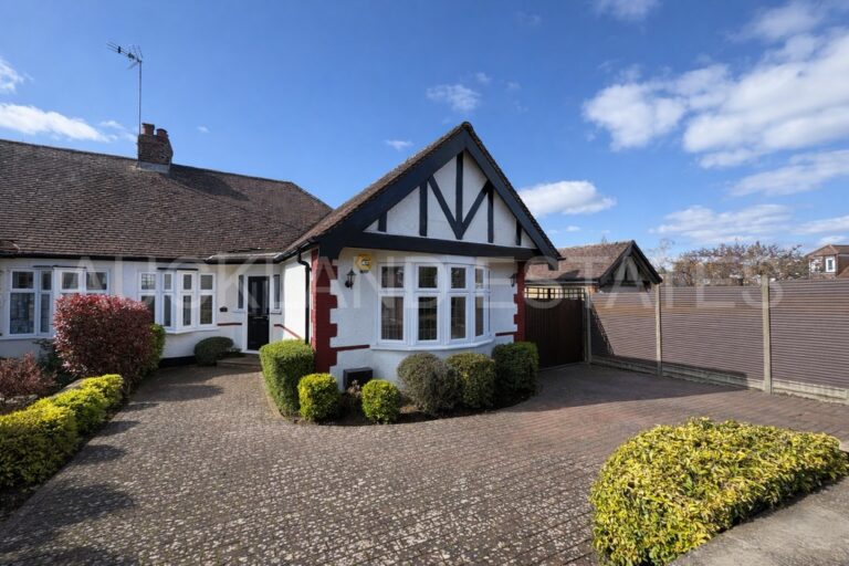 Oakroyd Close, Potters Bar, EN6 2EW