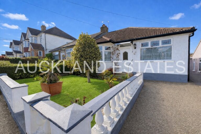 Oakmere Avenue, Potters Bar, EN6 5ED