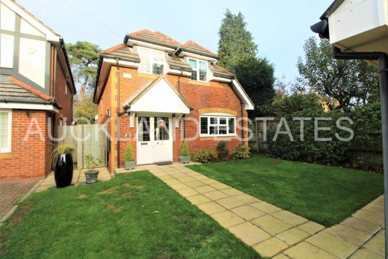 Heath Close, Little Heath, EN6 1LT