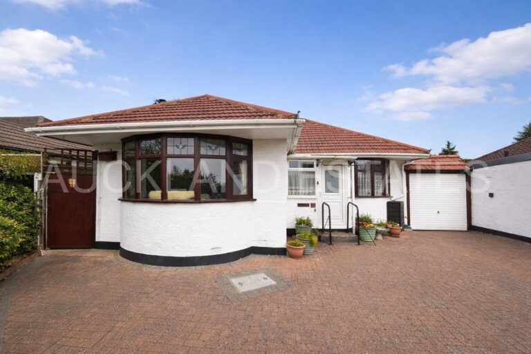 37, The Byway, Potters Bar, EN6 2LN