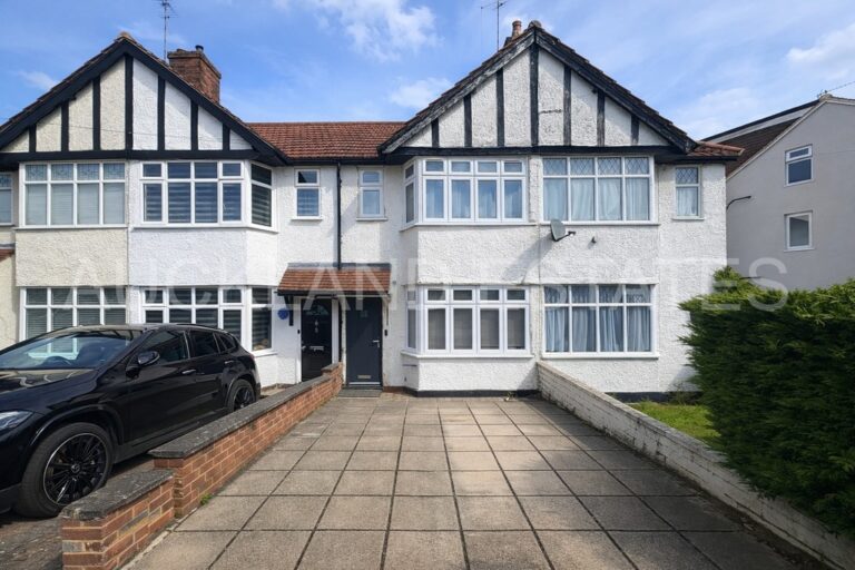 3, Borough Way, Potters Bar, EN6 3HA