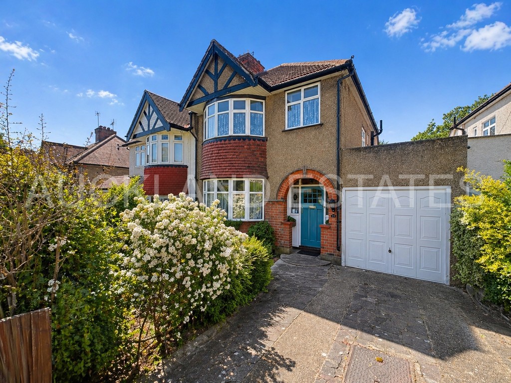 Highlands Road, New Barnet, EN5 5AA