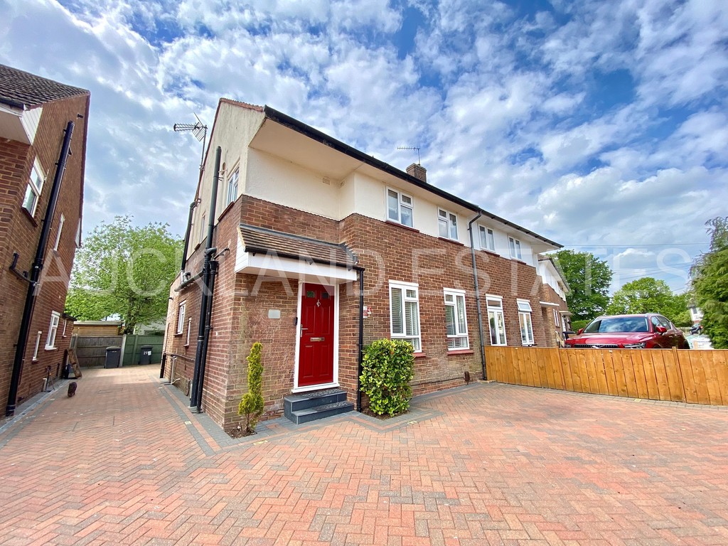 Shillitoe Avenue, Potters Bar, EN6 3HH