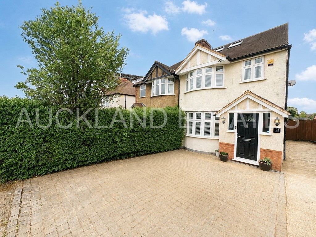 Auckland Road, Potters Bar, EN6 3HE