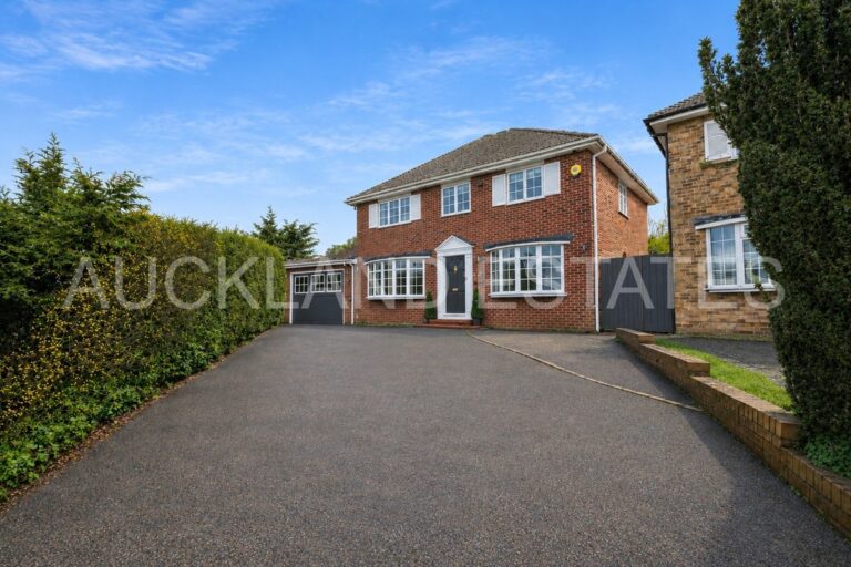 Blanche Lane, South Mimms, EN6 3PA