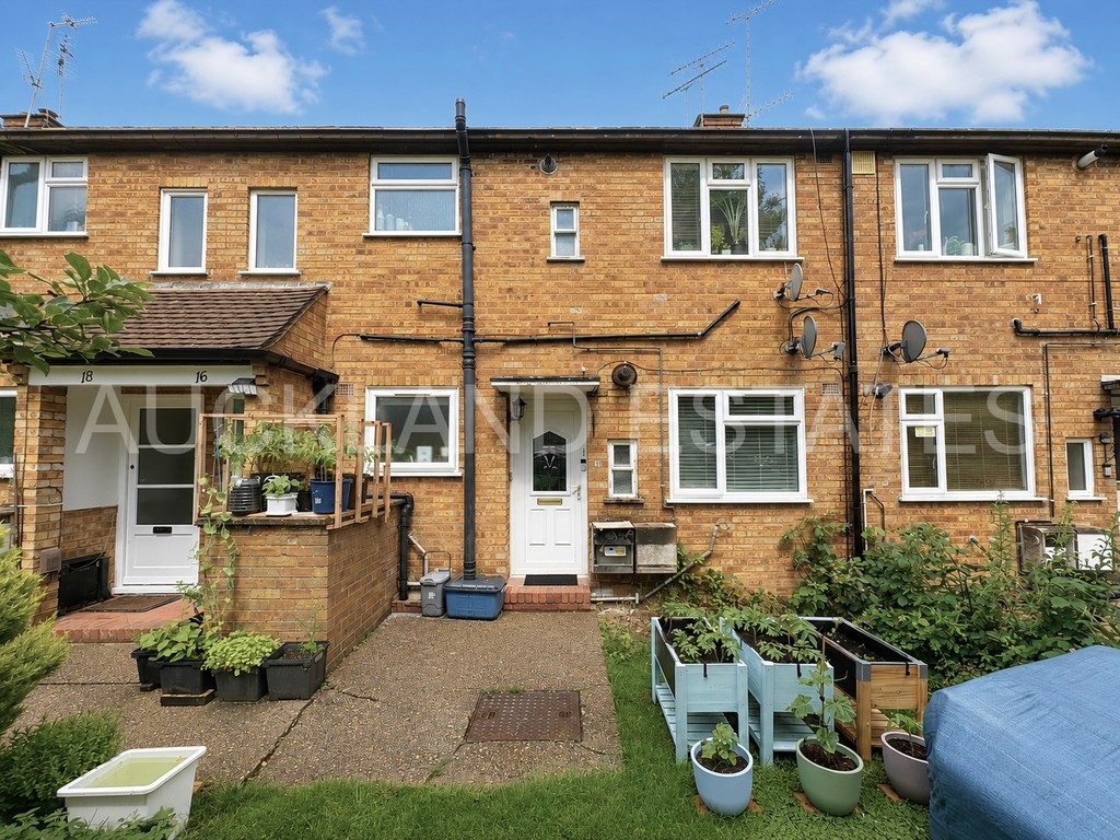 15, Great Slades, Potters Bar, EN6 2ER