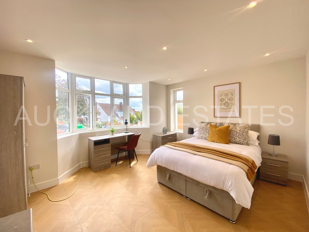 Tempest Avenue, Potters Bar, EN6 5JU