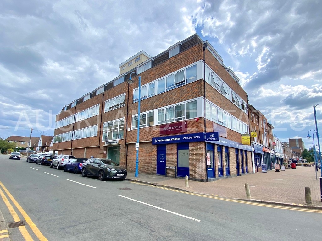 Darkes Lane, Potters Bar, EN6 1UR