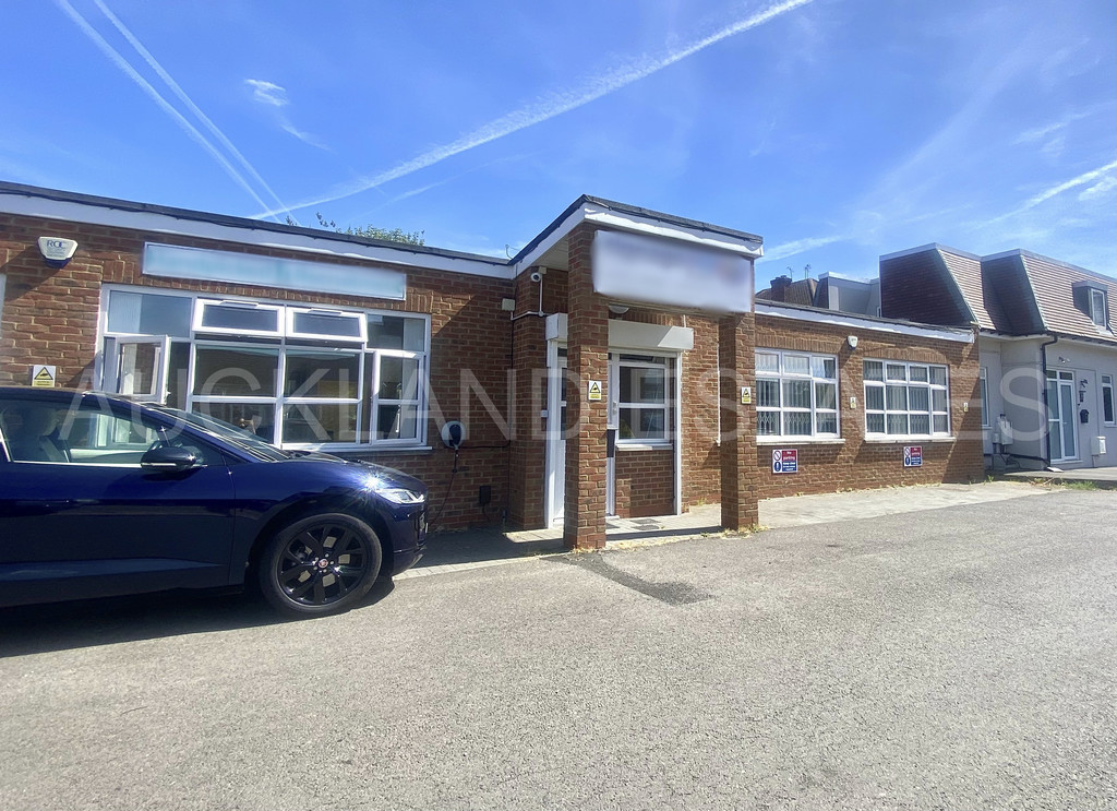 The Service Road, Potters Bar, EN6 1QA