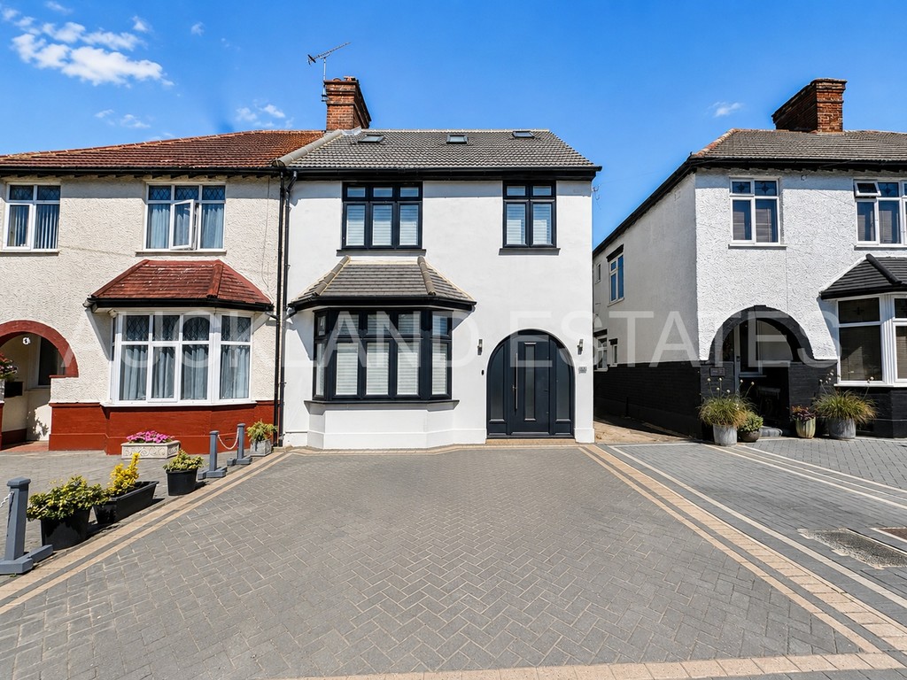 Hill Crest, Potters Bar, EN6 2RT