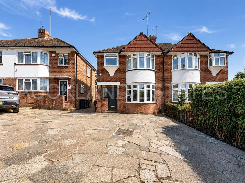 Oulton Crescent, Potters Bar, EN6 3EG
